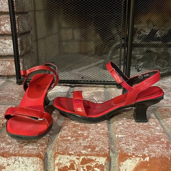 Red sandals - Picture 2 of 4